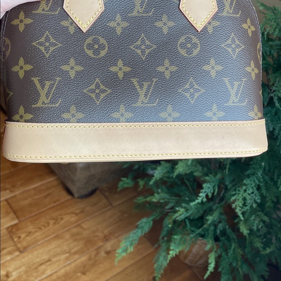 Louis Vuitton Alma BB Bag in Brown Monogram
“Price is Firm” - Picture 11 of 14